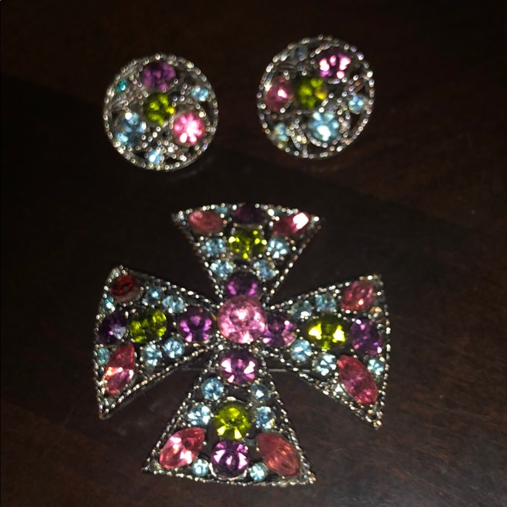 Multi color stone clips and brooch